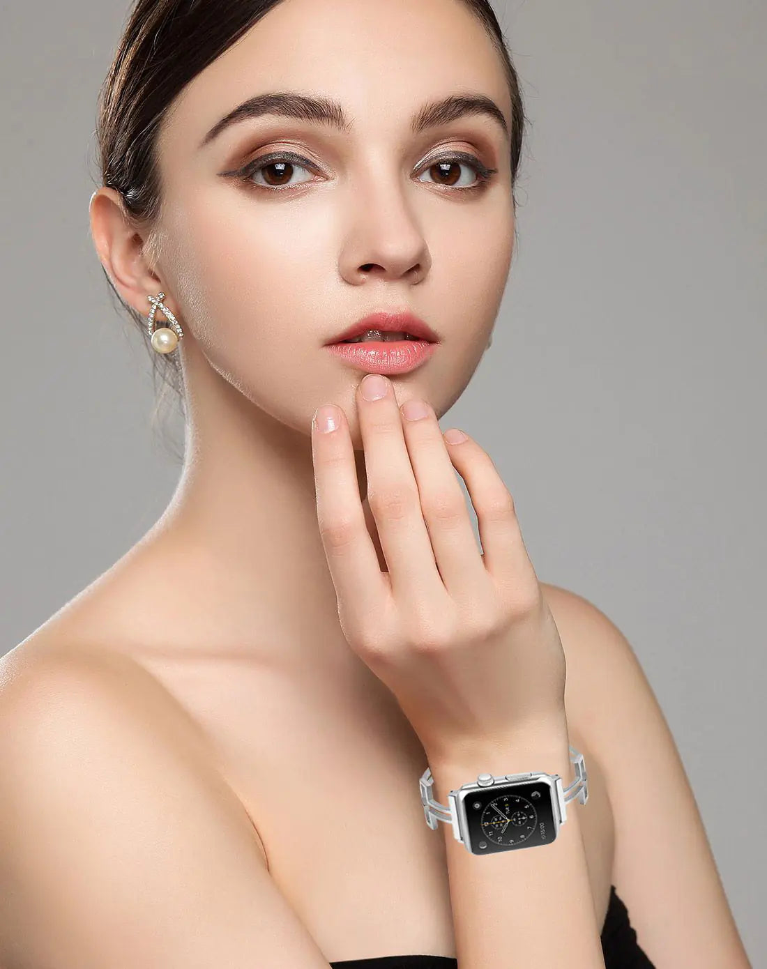 Fashionable Metal Hollow Bracelet Watch Strap with Tassels